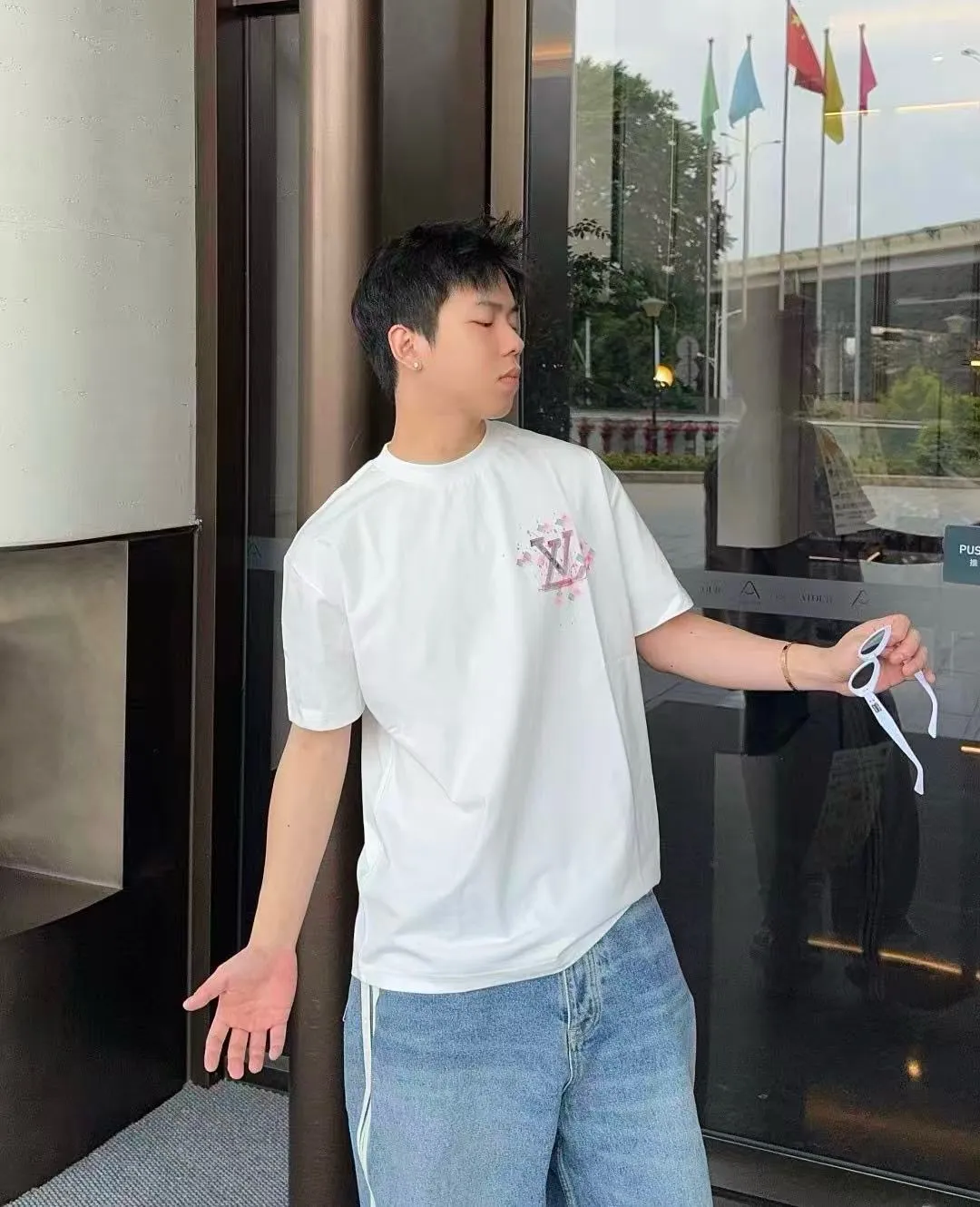 Louis Vuitton/ logo